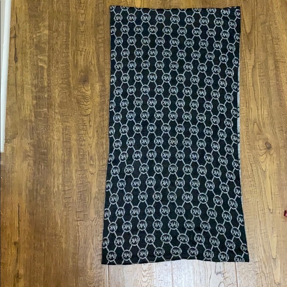 Michael Kors infinity scarf - Picture 2 of 4